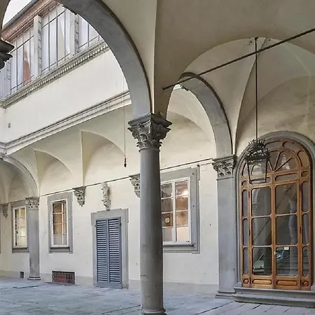 Maggio Palace By Vacavilla Apartment